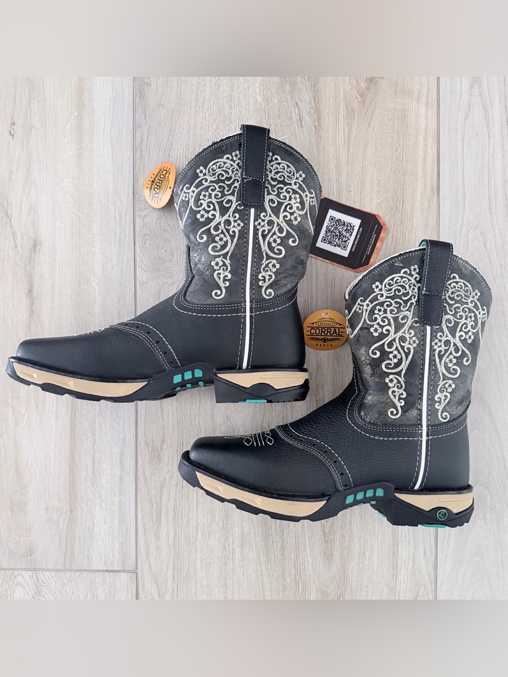 🤠 Corral Black Cowboy Boots with Turquoise Accents